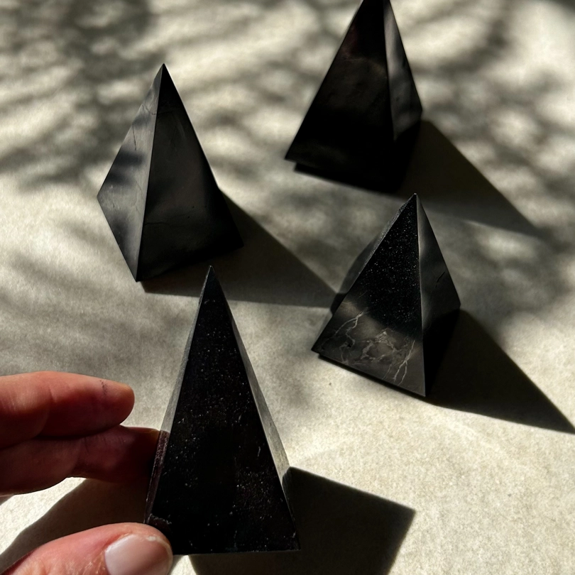 piramide in Shungite